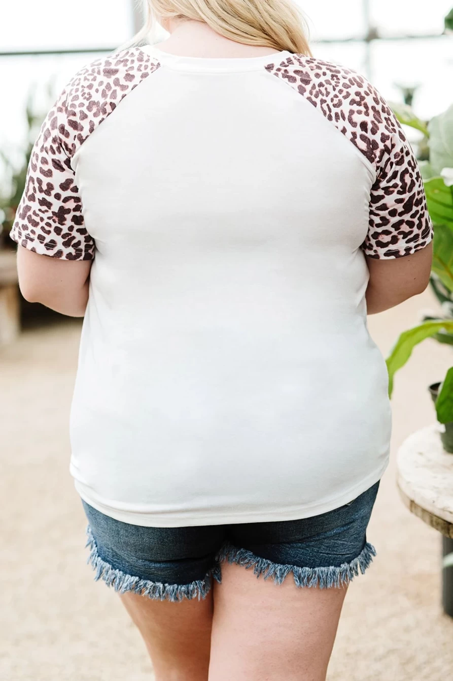 Shewin Women's White Leopard Print Plus Size T-Shirt with Double Pockets
