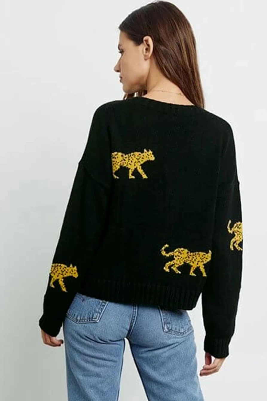 Shewin Women's Black Cheetah Print Knit Sweater - Round Neck Casual Pullover