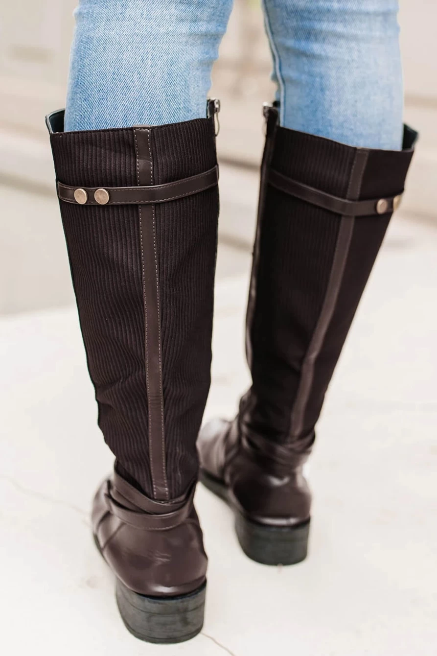 Shewin Women's Brown Leather Buckle Decor Round Toe Boots with Zipper