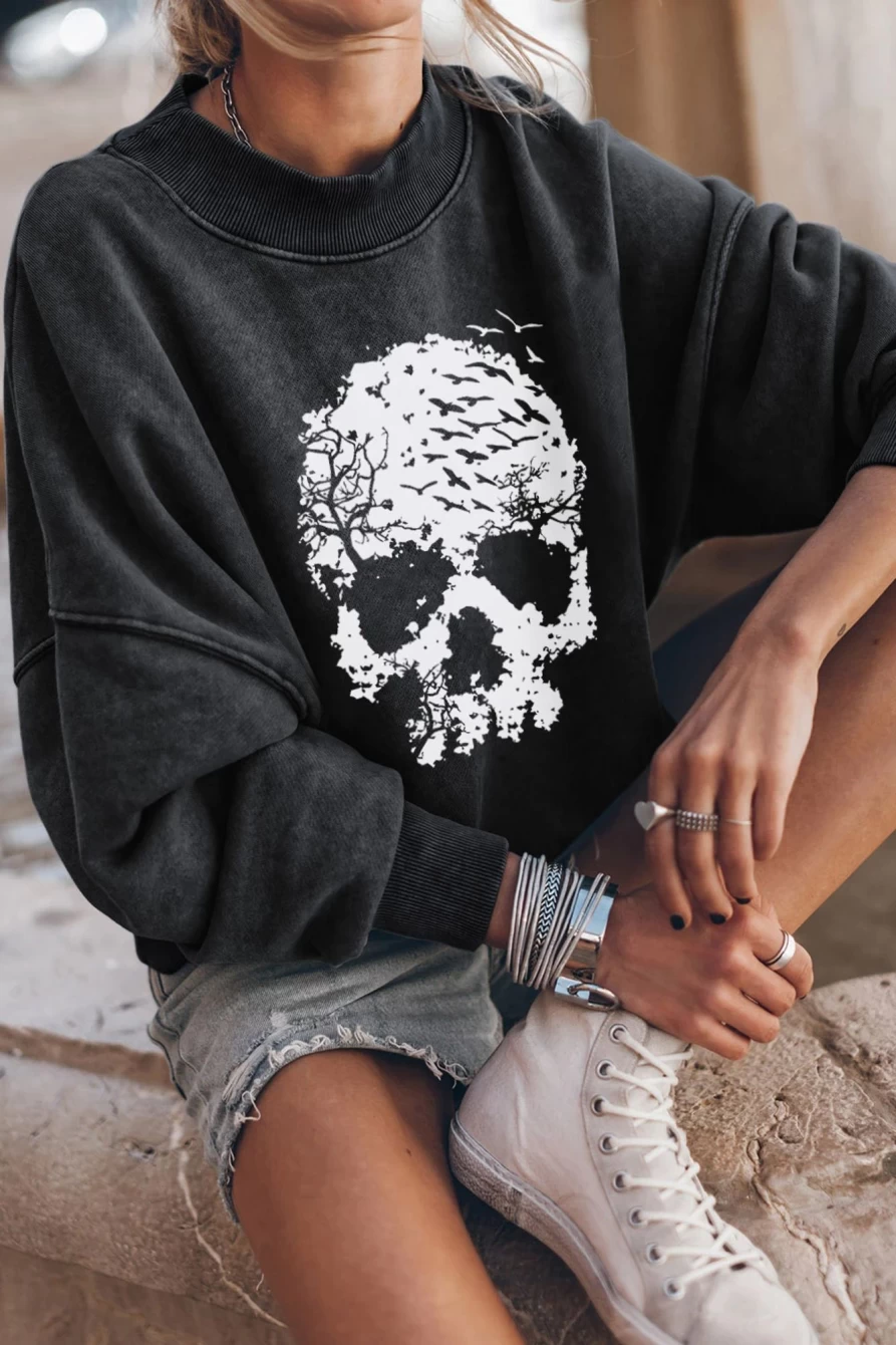 Shewin Women's Black Halloween Skull Graphic Drop Shoulder Sweatshirt - Spooky Scenery Print