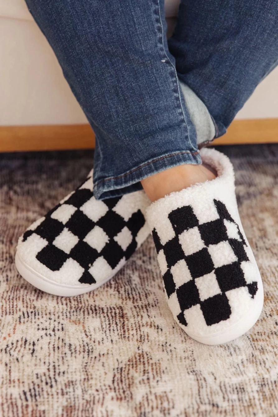 Shewin Women's Black Checkered Print Fuzzy Slip-On Winter Slippers