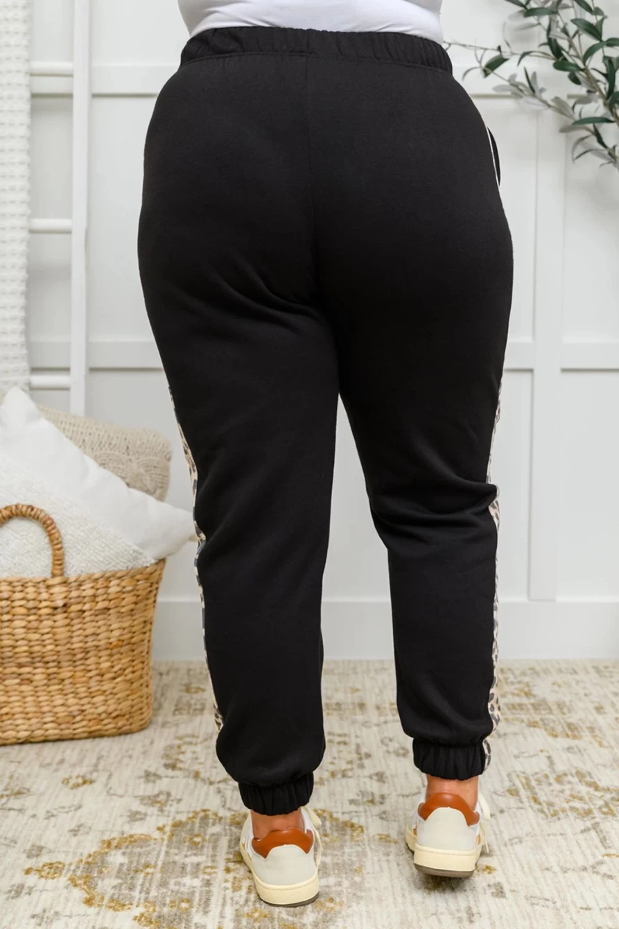 Shewin Women's Plus Size Black Contrast Leopard Print Side Panel Joggers