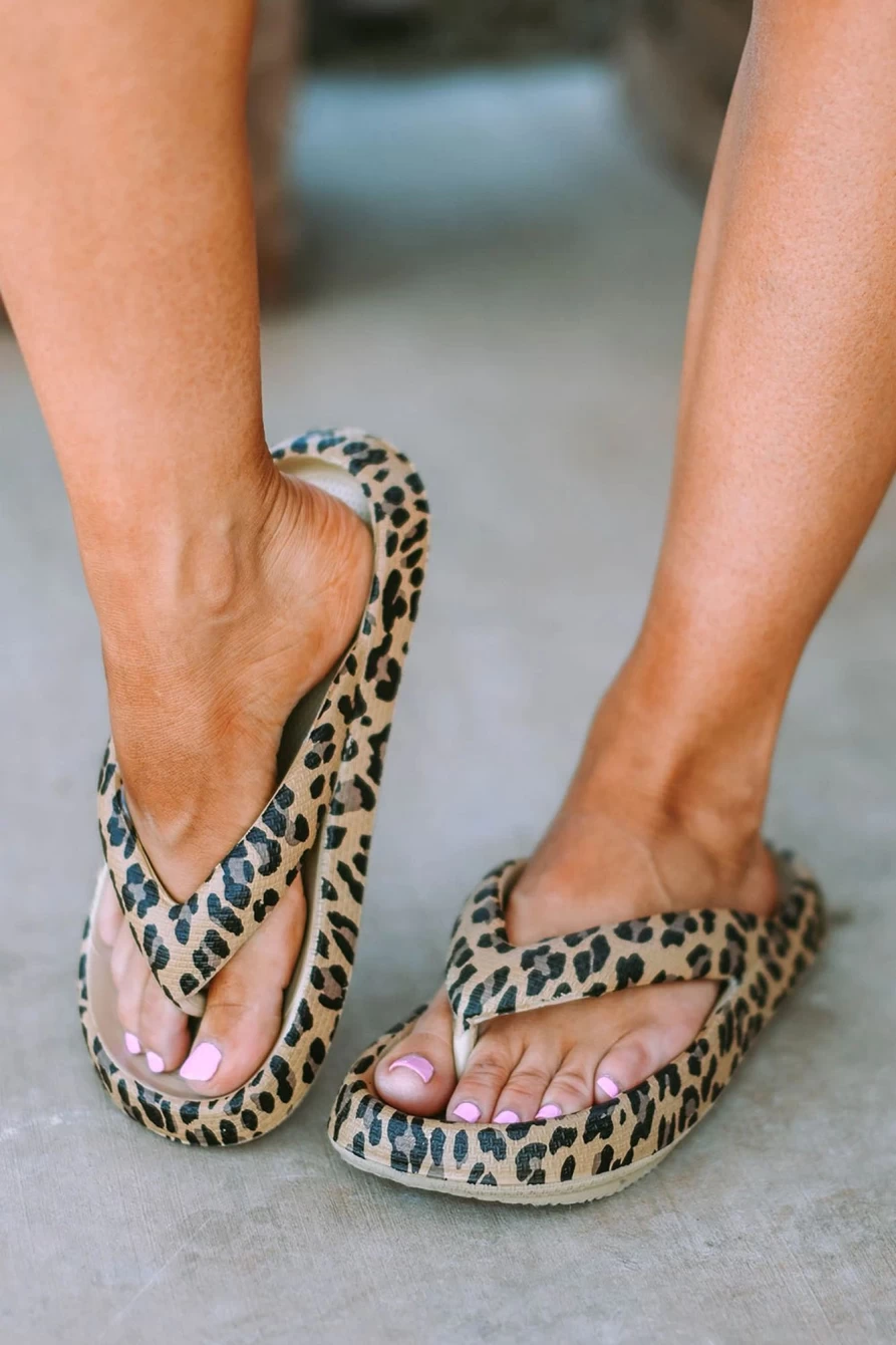 Shewin Women's Leopard Print Thick Sole Flip Flops - Comfortable Sandals for Women