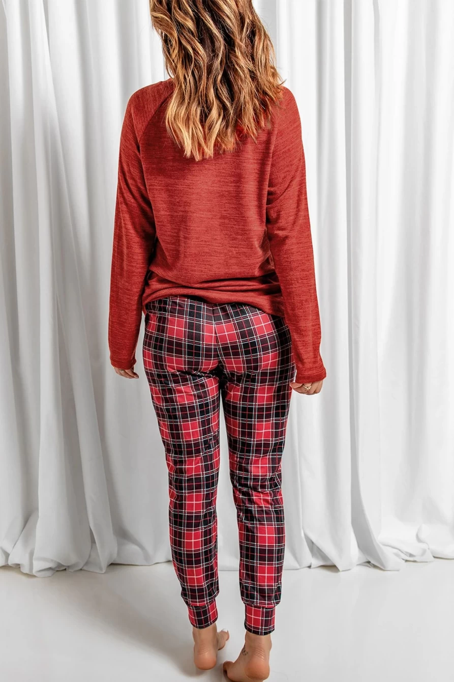 "SheWin Women's Red Sequined Santa Claus Graphic Lounge Set with Plaid Pants"