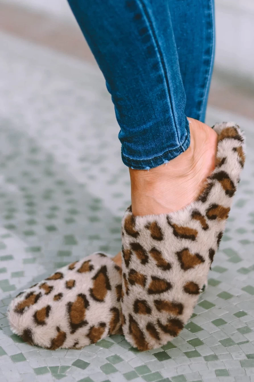 Shewin Women's Leopard Print Fuzzy Slippers - Cozy Camel Color House Shoes for Indoor Comfort
