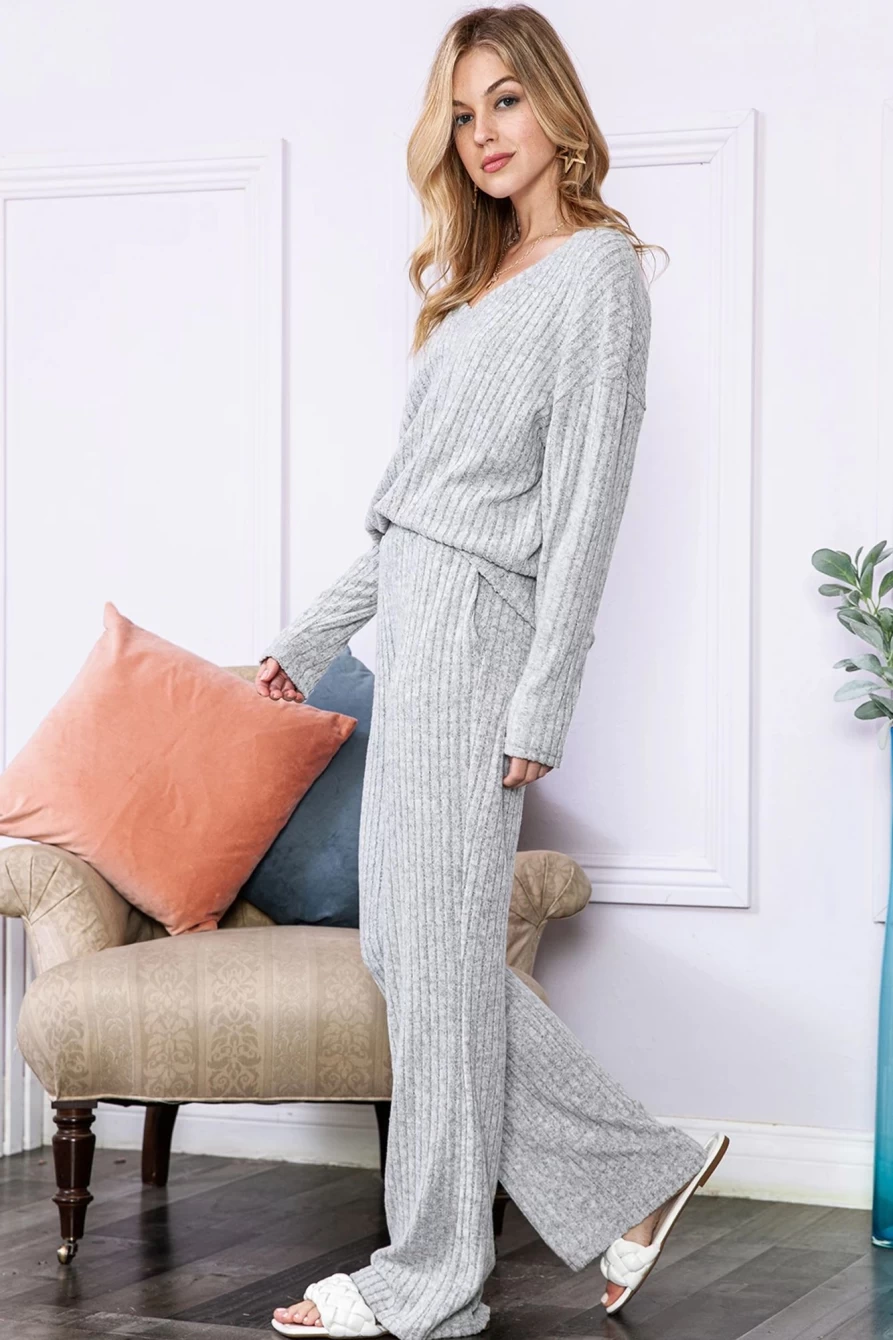 "SheWin Women's Light Grey Slouchy Ribbed Knit V-Neck Loungewear Set with Pants"
