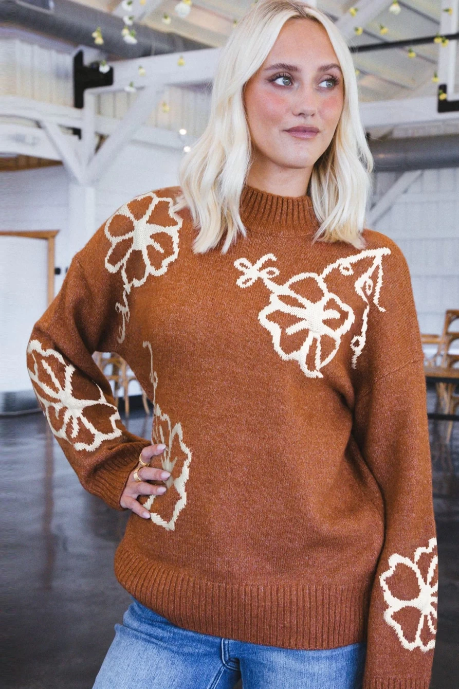 Shewin Women's Chestnut Floral Applique Knit Sweater - Casual Round Neck Pullover